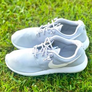 Nike gray white some wear athletic shoes youth teen size 4